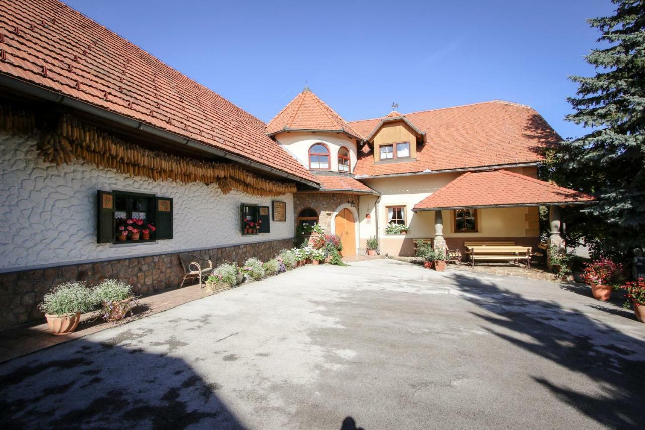 Moj Dom-Toplak Hotel Jursinci Buitenkant foto